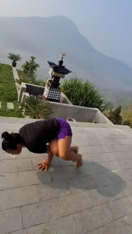 kintamani punya cerita #fyppppppppppppppppppppppp  #fypindonesia  #yogapose  #yoga  #armbalancing 
