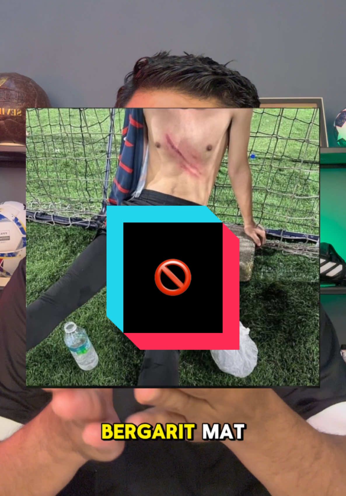 Hentikan keganasan dalam bolasepak. Sayangi diri dan pentingkan nyawa semua orang. Tanya balik niat asal kita main bola sebab apa. Ayuh semua, mula dengan diri kita, kita ubah ke arah yang lebih baik 🤲🏼 . #ForYouSports #SukanDiTikTok #harimaumalaya🐯 