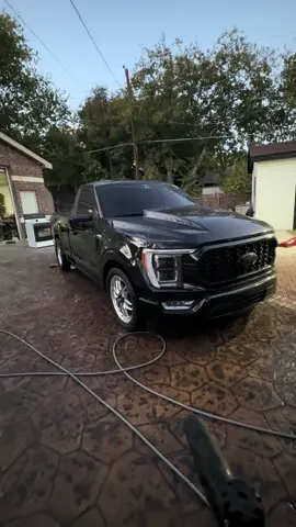 Whos gonna come clean this up 💦