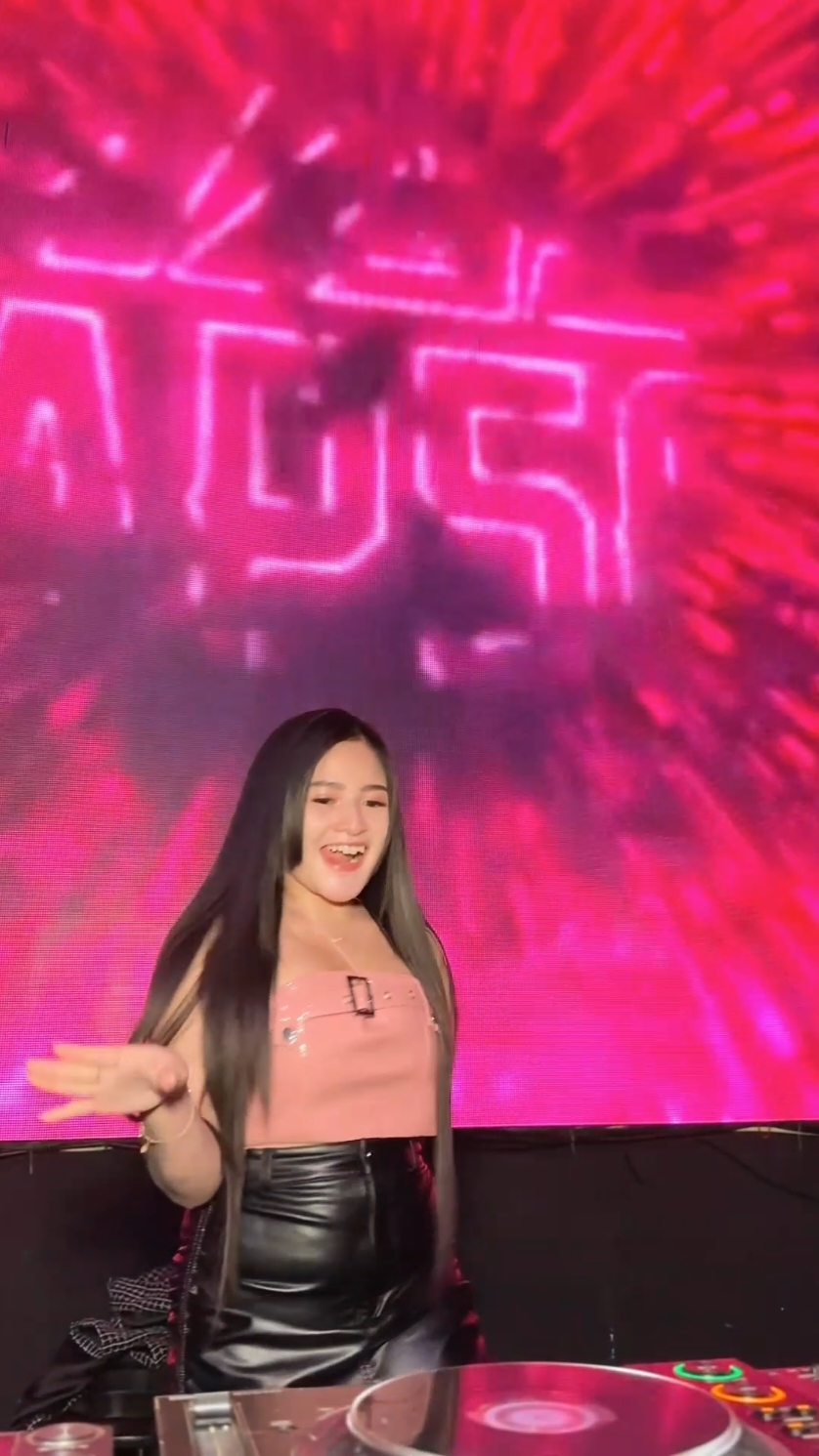 Funkot Remix #djmerryqueen #djfunkot #fyp #clubmalam #partytonight #clubbingparty #partypeople #ladiesnight #hiburanmalam #nightparty #funkot #fypage 