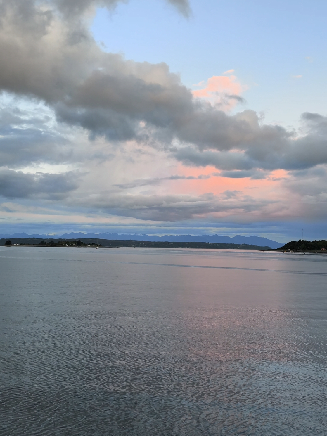 hola hola un nuevo día cocinando y navegando en el mar ♥️ feliz martes 🚢⚓🛳️🐬🐳👽⛵🌊🐡🐠🐟🐚🏄🏼⛴️🛥️🚤🚣🏼 #barco #sur #chile #austral #dandole #gracias #chef #cocinero #trabajo #cocina #alimento #tiktokviral  #tik_tok 