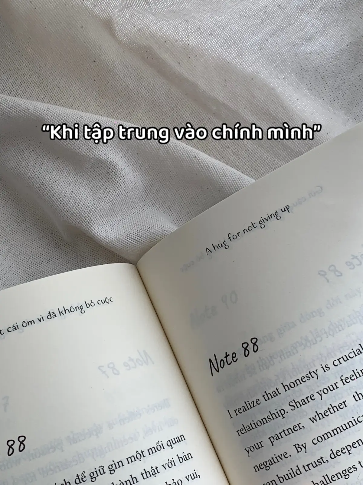 👉Sách:@Reading With H 📖  ────୨ৎ──── #readingwithh #BookTok #booktokvietnam #sachhay #sachsongngu #timebooming #ahugfornotgivingup #guicaumotcaiomvidakhongbocuoc #LearnOnTikTok 