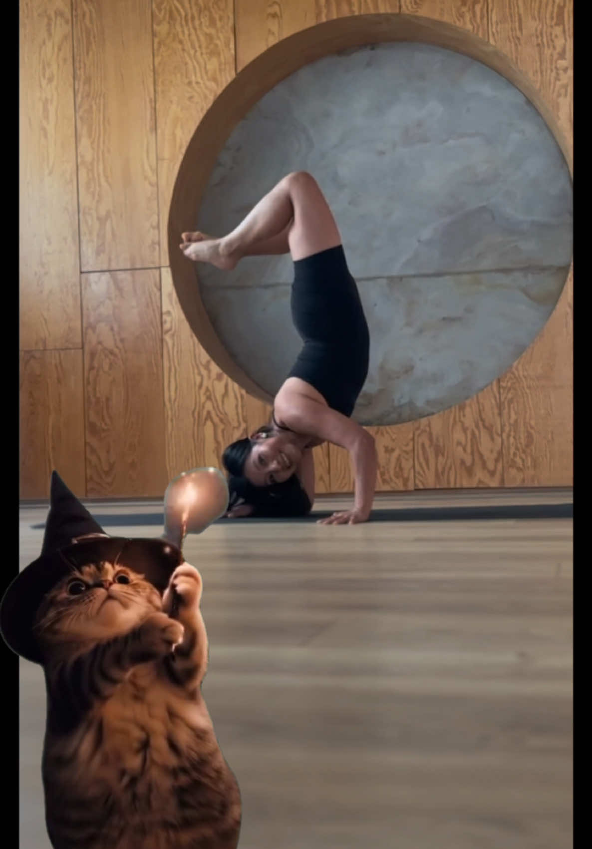 Decretando my love ✨🫰🏼✨ Mucha pincha para el cora!!!  📹En el bonito lugar 👇🏼 📍@tribu_yogahouse 🙏🏼 #decretando #pincha #yoga #pinchamayurasana #pinchavariation #funkypincha #pinchaparaelcora #dharmakey #dharma #yogapractice #yogalife