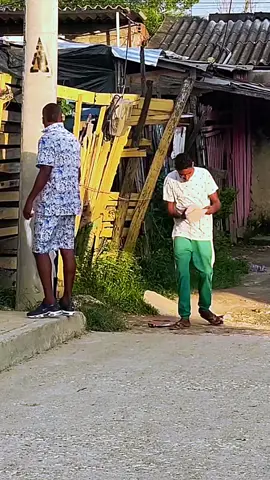 The towel surprise prank 🤣 #funnytiktok #funnymoments #prankvideos #pranks #funnyprankvideos #prankvideo #funnypranks #funnyprank #fyp