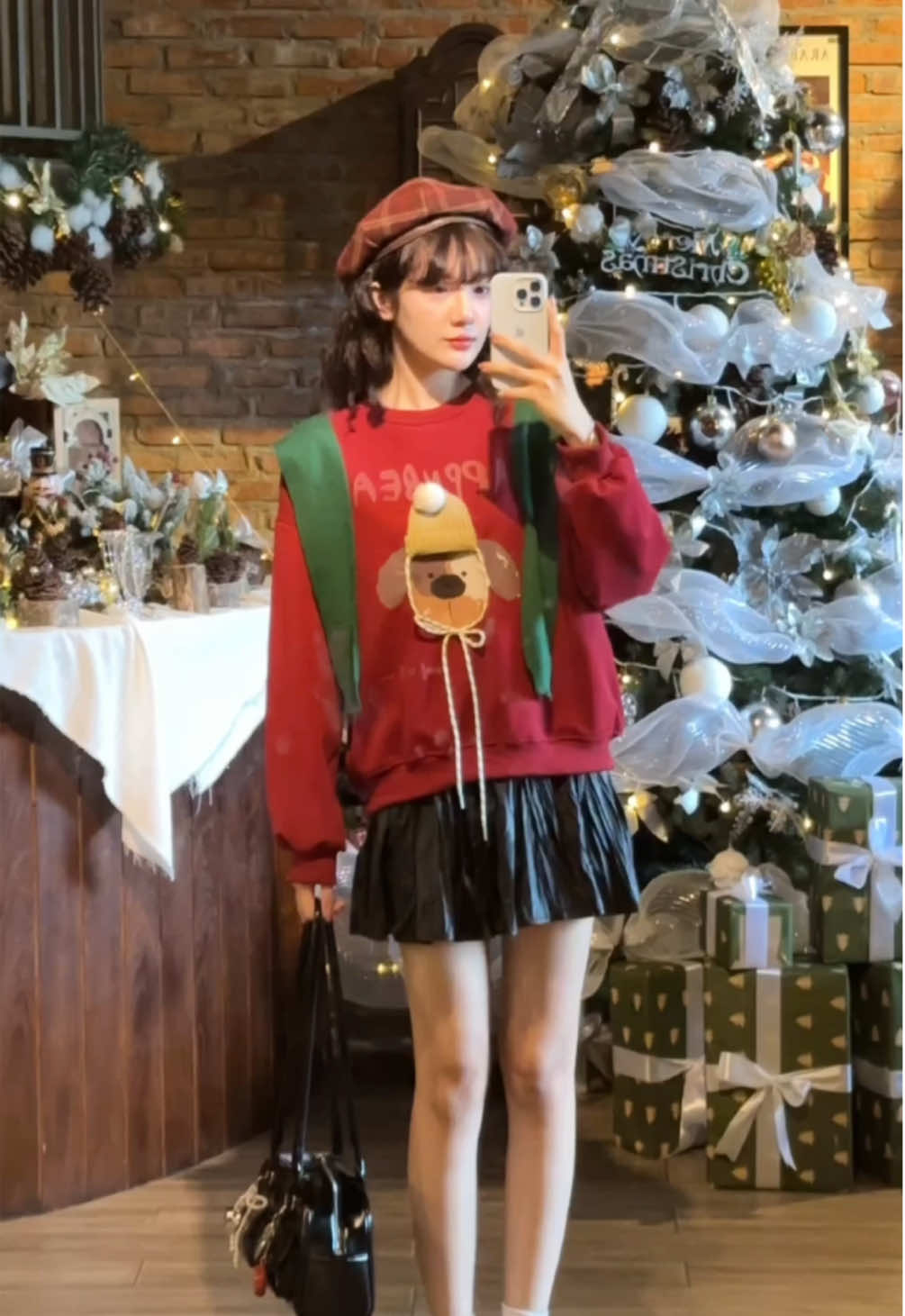 Thêm sweater mới cùng bả ♥️🧣 #salavi #thoitrangnu #outfit #salavidanang #giangsinh #fyp 