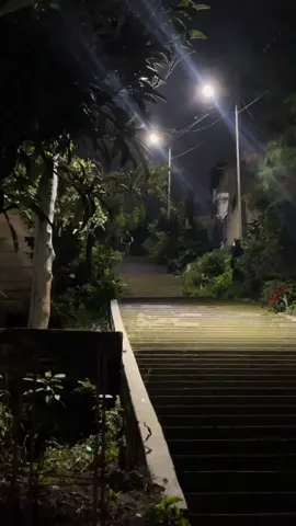 El pegooo el peggooooo🥶  #downhill #downhillmtb #downhillbike #urbandownhill #fail #downhillurbano 