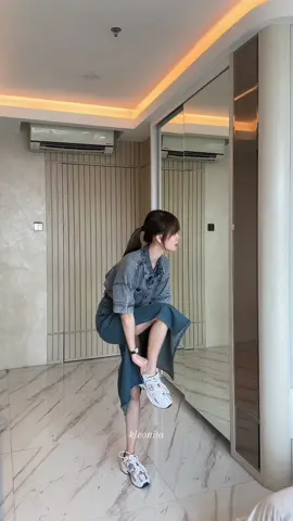 Yg aku pake Seventy kode 992 @JINISO JEANS  #OOTD #ootdinspiration #ootdfashion #casualoutfit #elegantstyle #ootdindonesia #outfitinspo #outfitideas #campusoutfit #koreanoutfit #denimskirt 