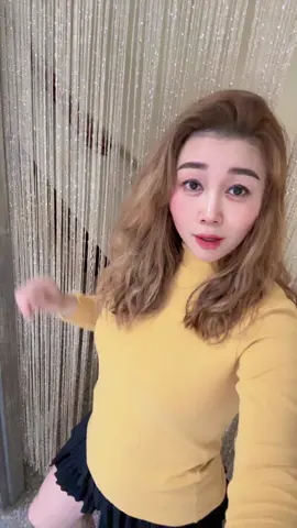 Bà chủ dễ thương vậy nè , hk lẻ ở giá sau chèn🤪