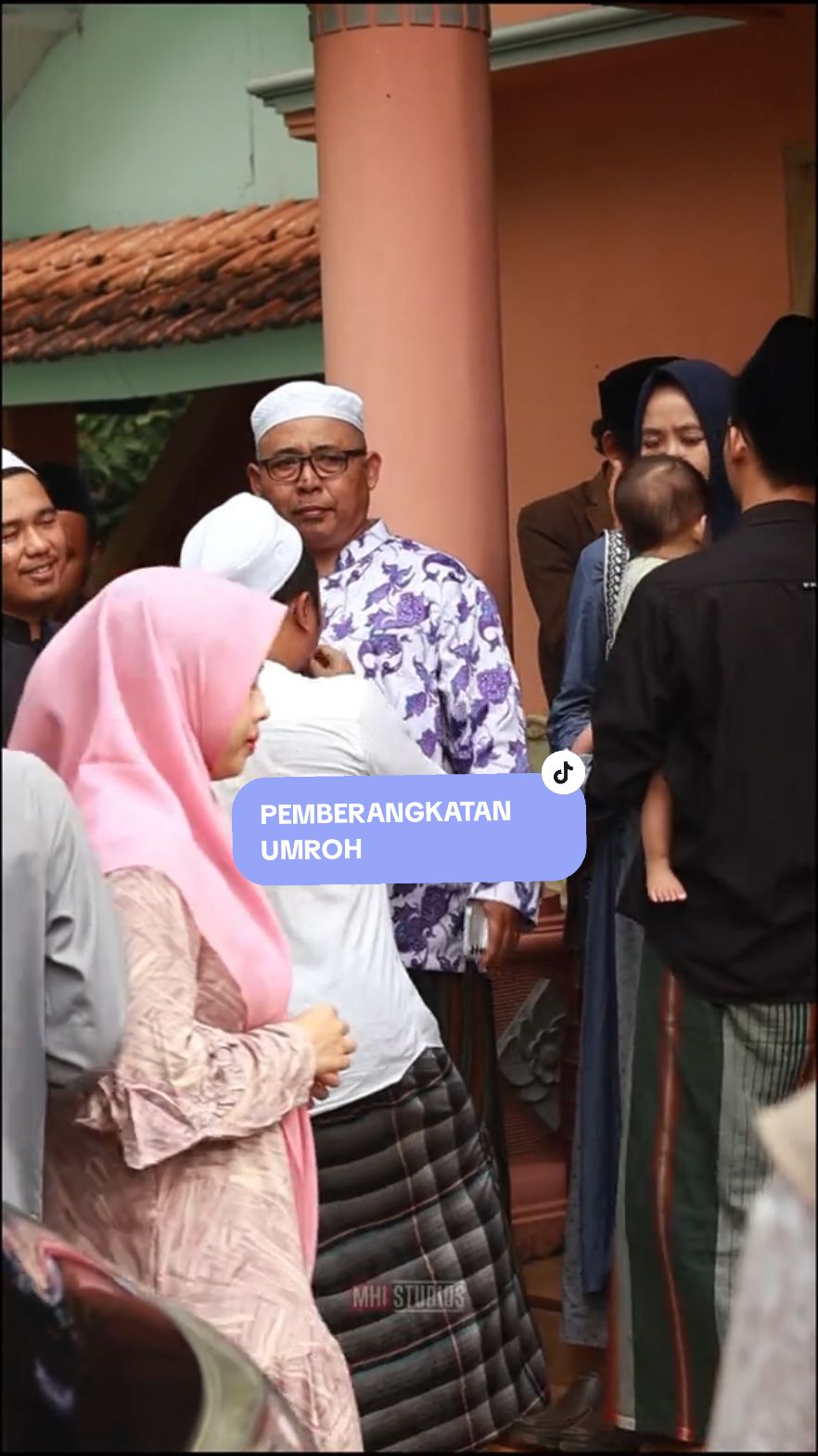 Pemberangkatan Umroh Kh Zawawi Salim Dan Ny.Hj. Lilik Sholihah Halim Dari Pondok Pesantren MHI Bangsalsari Jember #umrah #pondokpesantren #pondokbangsal #pondokjatim #4u #fyp