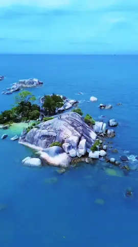 Lingga juga punya kok spot estetik buat healing contohnya di pulau telo ini 📍 : Pulau Telo - Pulau Berhala - Kabupaten Lingga Cr : Dedie iansyah #jelajah Indonesia #jelajahindonesia #jelajahKepri #jelajahlingga #explorekepri 