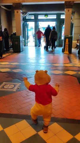 #disneybaby #winniethepooh #1yearold #happybaby #dlp #disneylandparis 