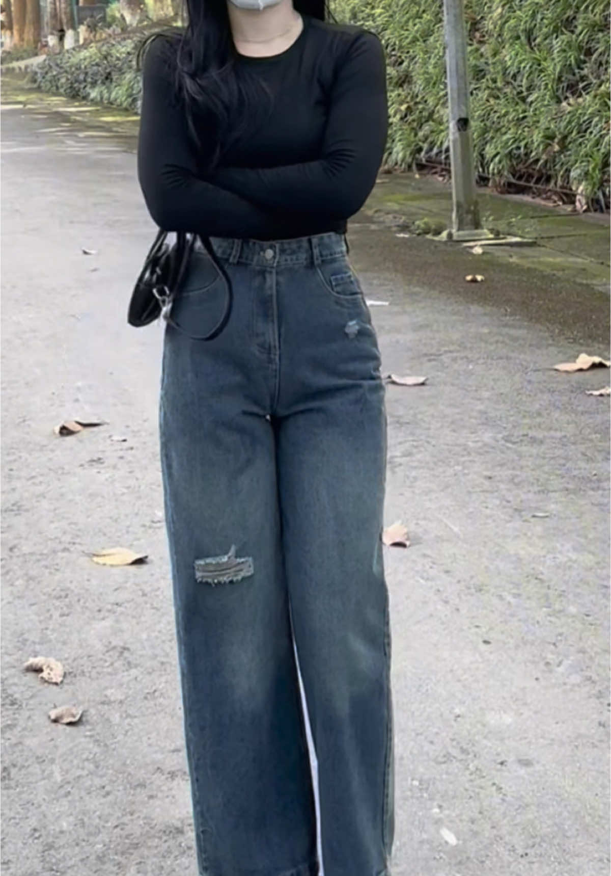 Quần jean lưng cao ống suông phối rách dễ mix đồ #quanjeannu #outfit #phoidoxinh 