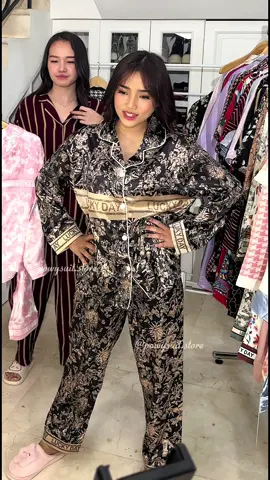 Apa Reaksi Fuji pakai Piyama ini ya? 🫣 Menurut kalian Cakep gak??  #PromoGuncang1212 #WIBGAJIAN #WaktuIndonesiaBelanja #fuji #fujiantiutami #fujian #bajutidur 