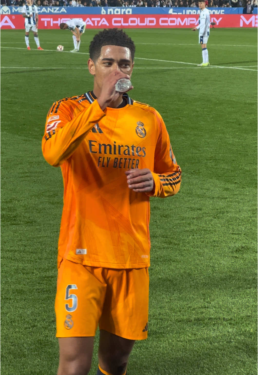Stay hydrated 💦 #realmadrid #leganesrealmadrid #judebellingham 