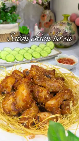 Sườn chiên bơ sả xuất hiện chỉ vì con gái em bảo đi học ăn bơ tỏi oánh răng vẫn còn mùi🤣. Thế mà biến tấu sang bơ sả ngon ra phết chứ đùa đâu. #HaoThichVaoBep #nấuăncùngtiktok #monngonmoingay #vaobepcungtiktok #cooking #sườnchiênbơsả 