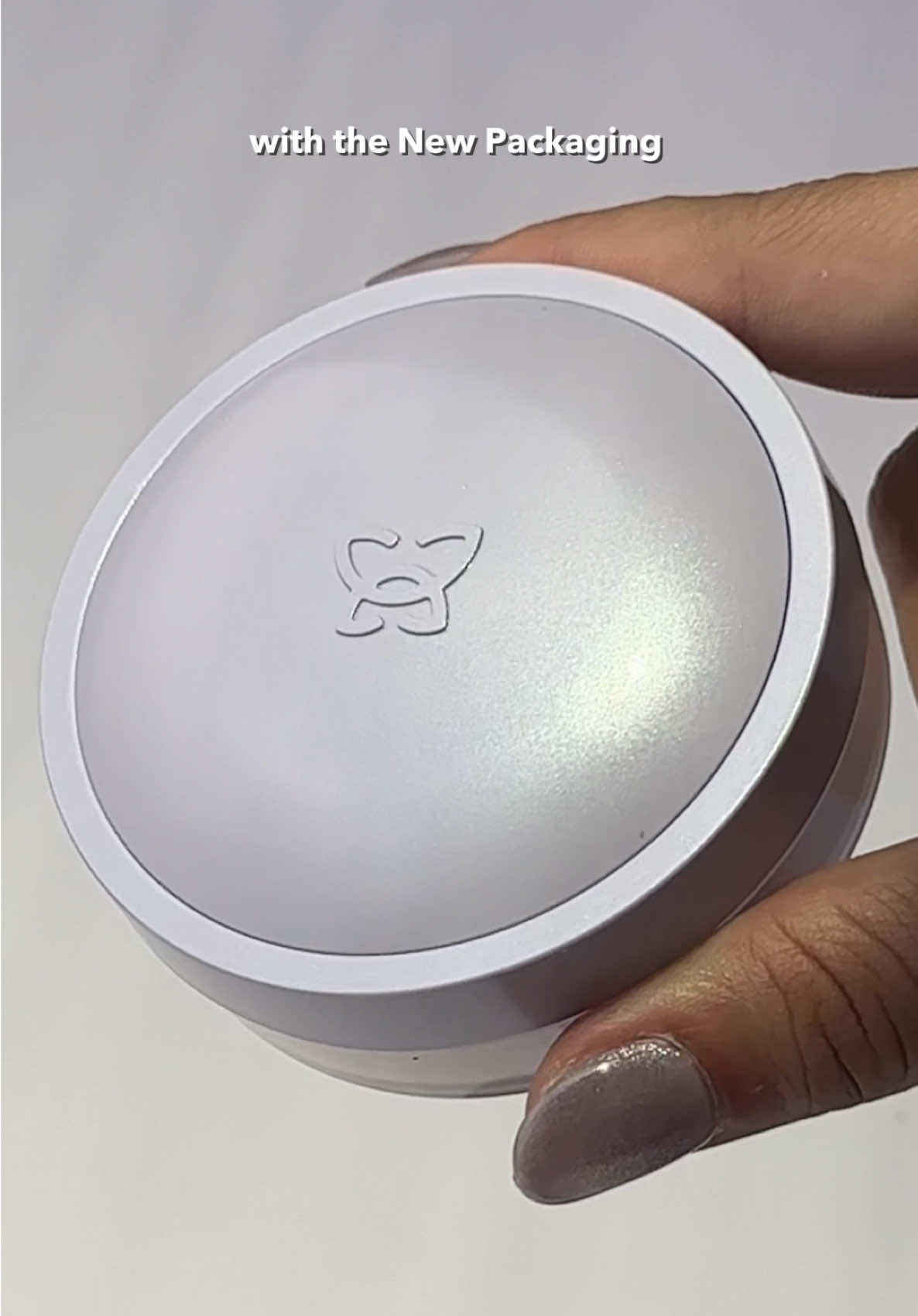 Cantik banget ya babes packaging barunya🥹✨ siapa nih yang belum punya? yuk check out sekarang!💜🦋