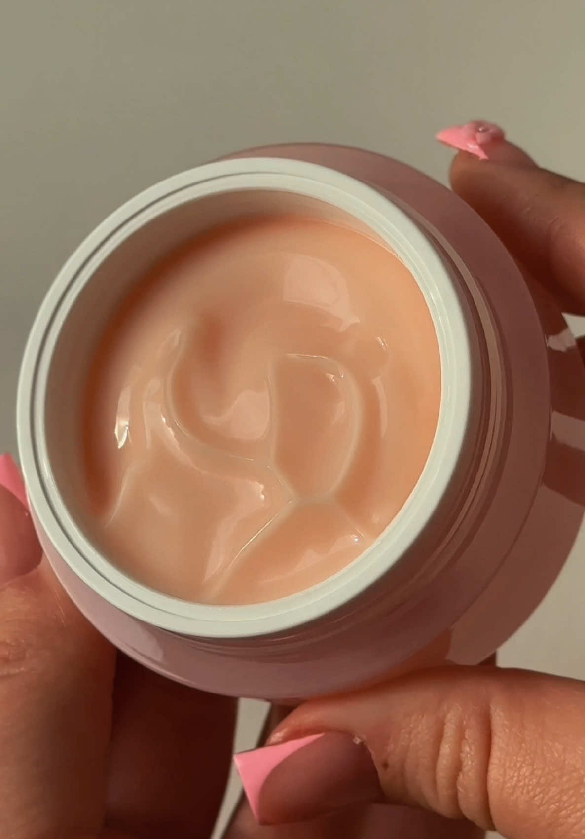 If you’re looking for a cream that hydrates, brightens and leaves your skin feeling fresh, check out Anua’s Peach 77 Cream 🍑✨ It is light, creamy and absorbs quickly. Perfect for morning or nighttime use! #skincare #unboxingvideo #asmr #asmrvideo #asmrsounds #anua #kbeauty #koreanskincare #ugc 