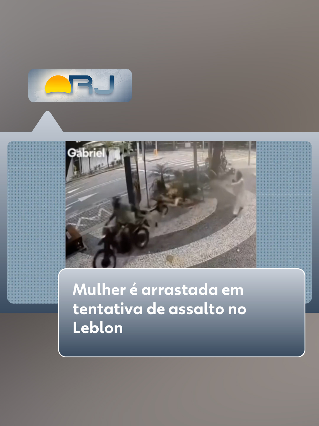 Rio de Janeiro - Uma mulher foi arrastada por um ladrão de moto em uma tentativa de assalto no Leblon, na Zona Sul do Rio de Janeiro. O ataque foi no início da manhã do último domingo (24), na Avenida Ataulfo de Paiva. A DJ Cecília Papi voltava do trabalho quando o bandido sobe na calçada com a moto e a aborda por trás. Ele tenta arrancar a bolsa dela, mas a DJ segura na alça e acaba arrastada. O criminoso perde o controle da moto e bate na barraca de um ponto de táxi. A vítima consegue escapar e sai correndo. O bandido vai embora sem levar nada. Veja mais em #g1. #riodejaneiro #rj #leblon #bdrj #bomdiario #tiktoknotícias