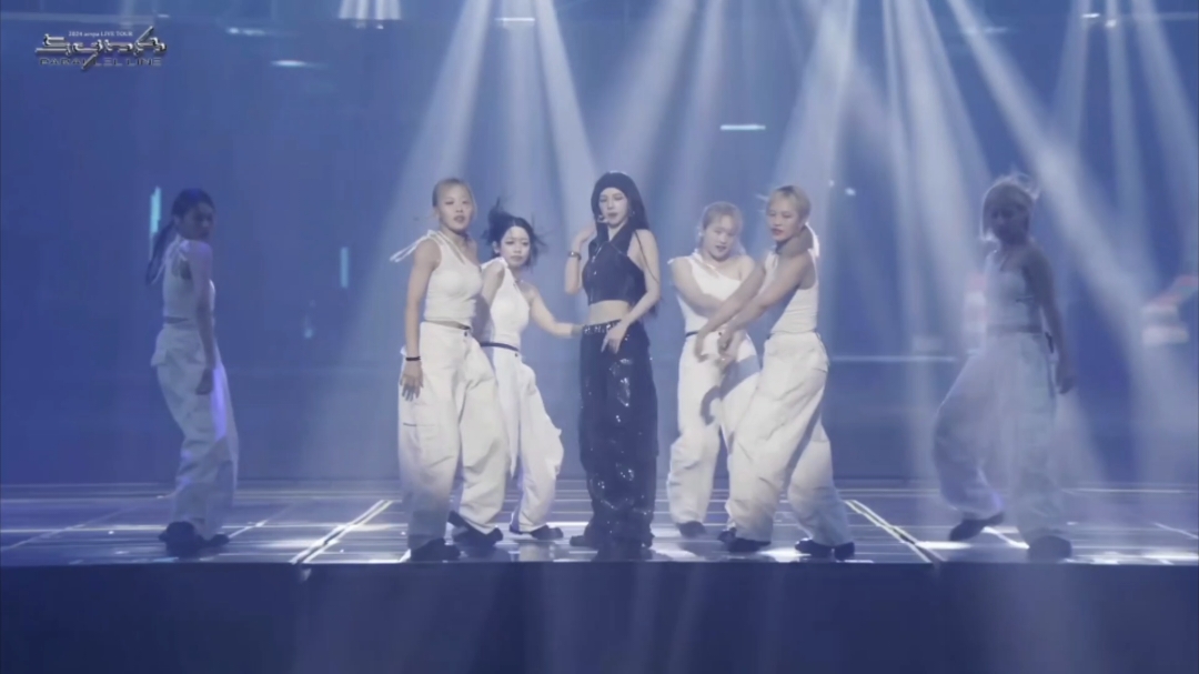 aespa Karina Solo 'UP' Performance (live tour, SYNK : PARALLEL LINE) #kpop #kpopidol #performance #kpopfancam #fancam #aespa #karina #my #kpopfyp #foryou #fyp #up 