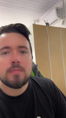 Espelhar tela do celular no pc, celular com a tela quebrada, tela do celular no computador