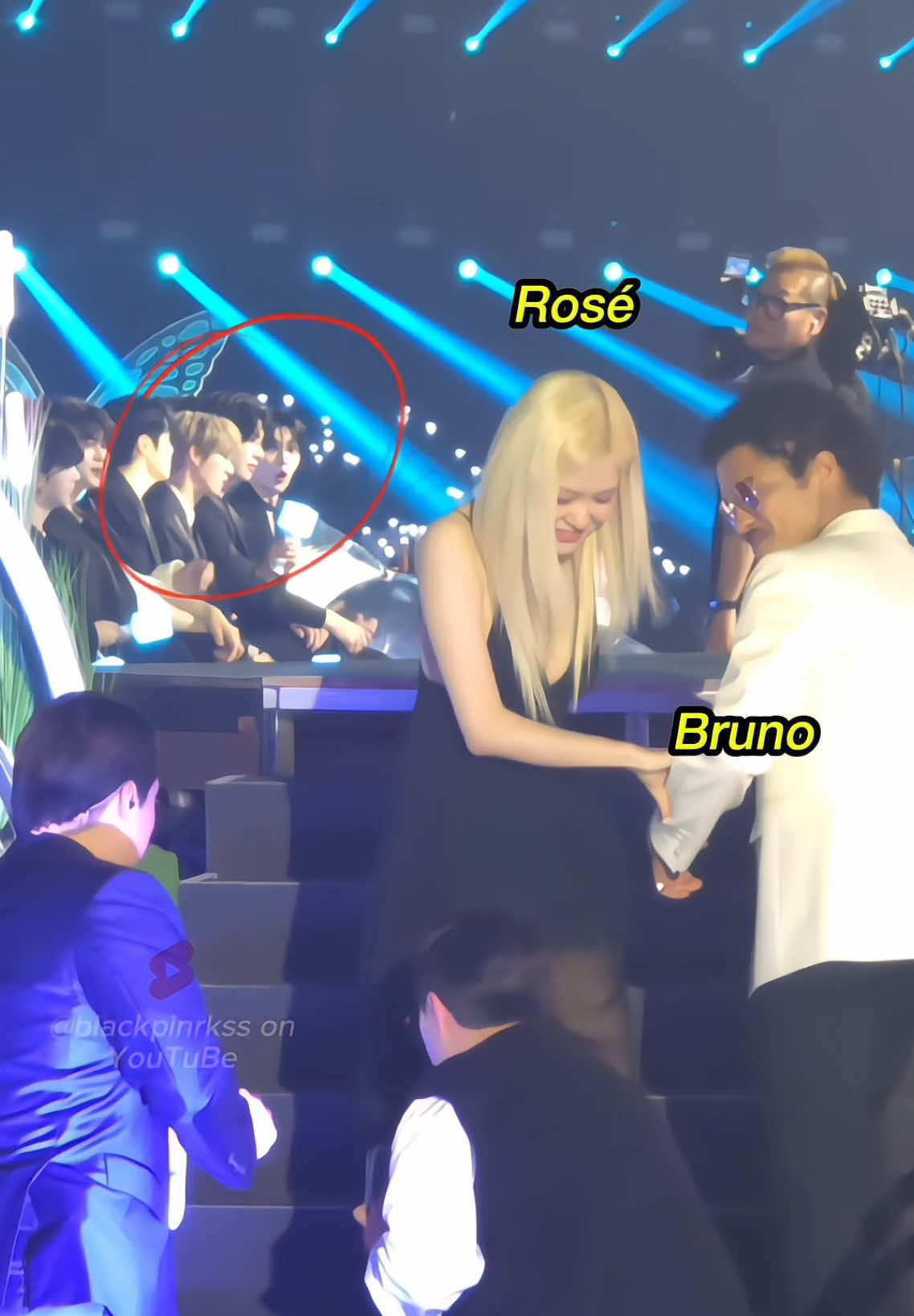 idol K-pop reaction when seeing Rosé & Bruno in real life 🩷⚡️ #Brunomars #Rosé 