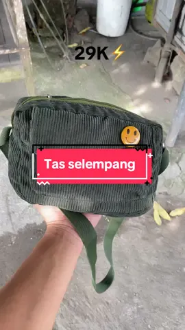 Tas selempang bahan corduroy harga cuma 29 ribu sudah dapat bonus pin 2 #tasselempang #tasselempangmurah #tapaxco 