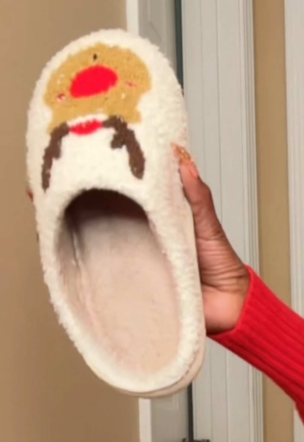 House fuzzy fluffy slippers are one of my fav holiday items, just cute warm and festive #fluffyslippers #holidayslippers #fuzzysslippers #plushshoes #fauxfurshoes #creatorsearchinsights ##ttsdelight #spotlightfinds #tiktokshopholidayhaul #tiktokshopblackfriday #tiktokshopcybermonday #tiktokshopcybermonday