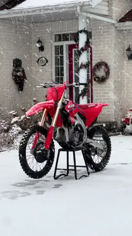 First snow ❄️ #dirtbike #honda #crf250r #fyp #viral_video #daily_dirtbike_edit #edit #crf #dirtbikeedit #blowup 