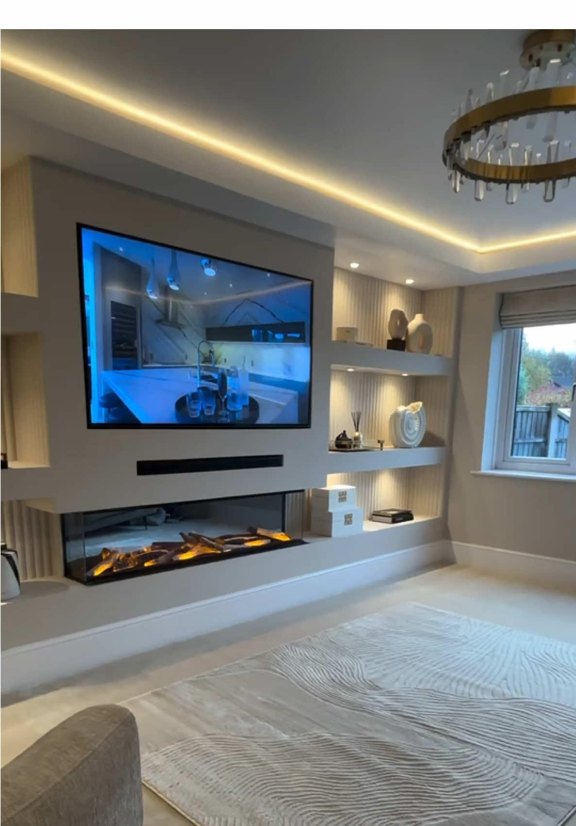 Heaven looks like this 🤩 What a beautiful room.  Credit @rebeccaforrey #featurewall #mediawall #luxuryinteriors #luxuryhome #interiordecor #livingroominspo #homeinsporation 