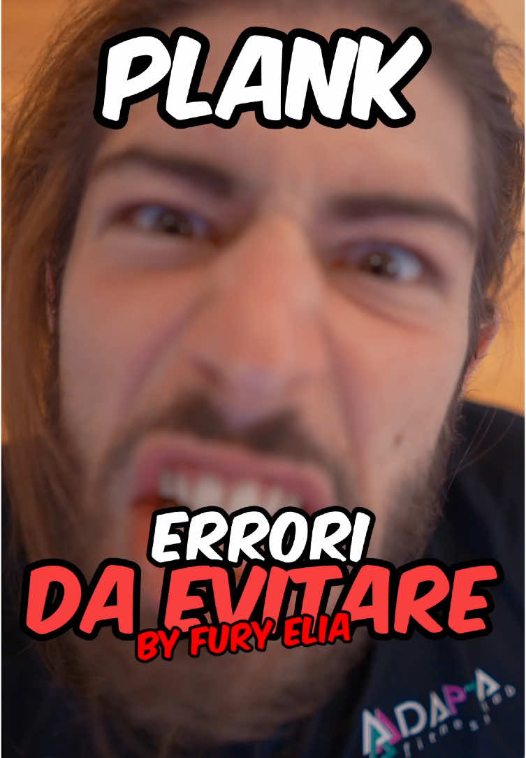 ✨IL SEGRETO DI UN PLANK PERFETTO✨ Sai perché il tuo plank ti provoca dolore?😱 Forse stai dimenticando due cose fondamentali: 👉Intrarotazione delle braccia: ruota internamente le mani e spingi il pavimento lontano da te come se volessi fare spazio tra le scapole. Questo attiva il tuo serrato anteriore, uno dei principali stabilizzatori della spalla💪🏻 👉Retroversione del bacino: immagina di portare il pube verso le costole. Questo accorcia al massimo il retto dell'addome e ti fa sentire il vero fuoco 🔥 del plank! 💡Non è solo restare in equilibrio. È fare squadra con i muscoli giusti! 💪Prova questi due accorgimenti e dimmi: il tuo plank è migliorato? 🎯Ricorda: meglio eseguire 20 secondi alla perfezione piuttosto che 2 minuti di errori! 📩Tagga chi si lamenta del plank senza sapere perché gli faccia così tanto male la schiena!                           #plank #core #Fitness #GymTok @Frenz Sfinge @Creative Storm @Gabri Spada 