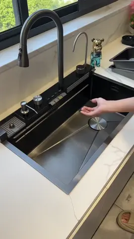 Transforme sua cozinha com sofisticação e funcionalidade! O **Kit Cuba Cozinha Gourmet Luxo** em **Aço Inox Cinzento** é a escolha perfeita para quem busca qualidade e estilo. Com um design moderno e resistente, acompanha **conjunto de torneiras** e **acessórios exclusivos** para facilitar o seu dia a dia. Ideal para quem deseja uma cozinha prática e elegante. **Torne sua cozinha um verdadeiro luxo!** Aproveite agora!  Digite eu quero e te mando o link! 