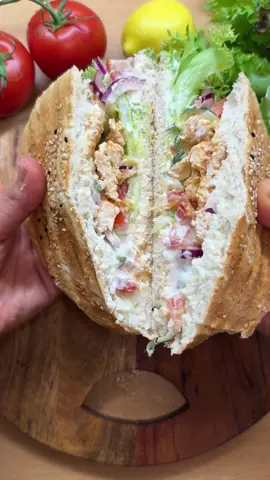 Selbstgemachter Döner 🌮🥰😋 Zutaten: •400g Hähnchenbrust Marinade: • 1EL Joghurt •1TL Tomatenmark •Olivenöl •Zitronensaft •Knoblauch • Salz •Pfeffer •Paprikapulver • Salat •Tomate • Gurke •Zwiebel #EasyRecipe #tagesrezept #food #cooking #döner #goodvibes #fyp #foryou #goviral 
