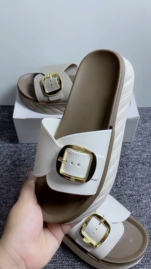 Sandal Platform 4,5cm Tali Gesper Aktif Simple Elegan GSPBANLING #sandalflat #sandalelegan #sandalcantik #sandalgesper #sandalsimple #sandalviral #viraltiktok #fyppppppppppppppppppppppp 