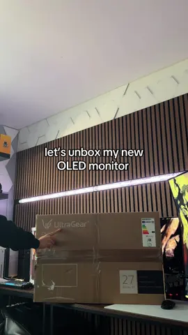Let’s unbox my new OLED monitor, the “LG 27GR95QE-B”. It has 240hz and 1440P resolution with a matte finish. The colors are lively on this OLED panel. Feels a bit different since my 34” G8 OLED ultrawide has a glossy finish. I personally like this new layout. What do you guys think? I hope you enjoyed the unboxing!! :D #GamingSetup #cozygamer #pcsetup #techtok #bleachanime #fyp 