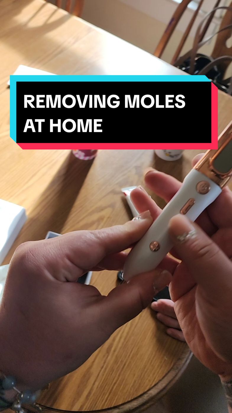 #skintags #skintagremoval #moleremoval #wartremoval #miliaremoval #beautypen #plasmapen #plasmapentreatment #skincare #tiktokshopblackfriday #tiktokshop #tiktokshopcybermonday #giftguide 