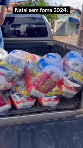 “Arrecadação de Fundos para o Natal: Doe Cestas Básicas e Brinquedos para Transformar Vidas” O Natal é um momento especial de união e solidariedade, mas muitas famílias enfrentam desafios para celebrar essa data com dignidade. Para mudar essa realidade, estamos promovendo uma campanha de arrecadação de fundos destinada à compra de cestas básicas e brinquedos. Nossa missão é levar alegria para famílias em situação de vulnerabilidade, garantindo um Natal mais feliz e acolhedor. Com a sua ajuda, conseguiremos distribuir alimentos essenciais e brinquedos que farão brilhar os olhos de muitas crianças. Ao doar, você não apenas transforma vidas, mas também fortalece os laços de solidariedade e amor ao próximo. Toda contribuição é fundamental, seja em dinheiro, alimentos não perecíveis ou brinquedos novos e usados em bom estado. 👉 Como ajudar: 	•	Faça sua doação online em nossa página oficial. 	•	Entregue alimentos ou brinquedos em nossos pontos de coleta. 	•	Compartilhe essa campanha nas redes sociais e convide amigos e familiares a participar. Juntos, podemos fazer deste Natal uma data inesquecível para quem mais precisa. Doe agora e seja parte dessa corrente do bem! #natal #solidariedade #caridade #projetosocial #natalsolidario 