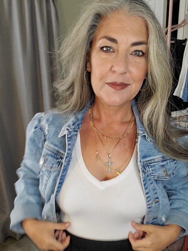 These 2 pack tank tops are stunning 😍  #christmas #OOTD #holidayshopping  #seasonalessentials #tiktokshopblackfriday #over40 #tiktokshopcybermonday #holiday #over50 #sunsetsavings  #tiktokshopholidayhaul #fashion  #seasonalessentials  #blackfridayfinds #stockingstuffer #tiktokshop #tiktokshopaffiliate #teamwork #creatorsearchinsights #ttshopdelight #ttslevelup #blackfridayfashion #blackfridayhomefinds #40plus #over40tiktok #momtok #ttsdelightnow #giftguide 