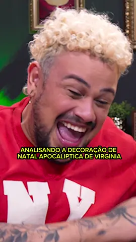 Nossa Kris Jenner brasileira, Virgínia, decorou sua mansão para o Natal e claro que não poderíamos deixar de analisar tudo e dar nossa opinião, meninas! 🎄🎁 São tantos elementos e enfeites caóticos que fica até difícil focar onde começar a gongar 😅 Fariam algo parecido na casa de vocês? 👀 Corre no canal pra conferir o vídeo completo!