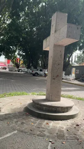 Ultimo dia en mexico fui al cementerio a visitar a mis abuelitos mi madrina y mis dos tios 🤍 #mexico #astaelcielo #jaliscomexico #guadalajarajalisco #familia #recuerdos 