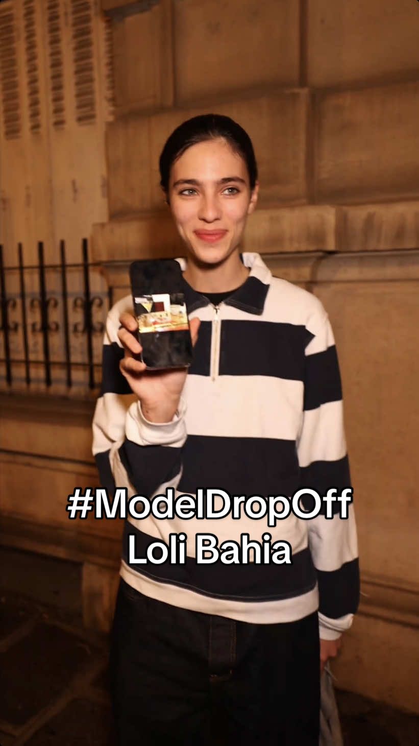 #ModelDropOff: 7h00, le 16 Octobre : Nous sommes allés récupérer, avec une dose de caféine, la top Loli Bahia, de son domicile à son shooting avec Mert et Marcus pour la couverture de Vogue France. #voguefrance #lolibahia #mertandmarcus #fashionphotography #vogueissue #TikTokFashion 
