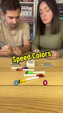 On n’a pas le droit d’effacer une couleur, vous le voyez tricher ? Heureusement que c’était filmé ! Jeu dispo sur notre site #jeu #jeux #fungame #jeudesociété #jeuxdesociete #jeusociete #boardgames #games #j2s #gamesnight 
