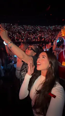 The most fun night at the Sabrina Carpenter concert and it’s all thanks to @T-Mobile reserved tickets! I’ll never stress about getting tickets ever again! They’ve got me covered 🩷 #TMobilePartner 