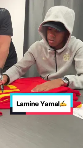 Lamine Yamal signs with Icons.com✍️ #lamine #lamineyamal #yamal #fcbarcelona #spain #iconic #memorabilia 