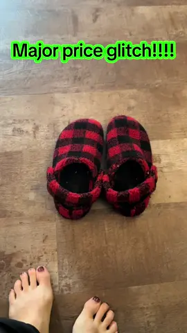 Lee these Croc slippers so much I have to keep sharing!!! #croc #slippers #tiktokshop #sale #tiktokblackfriday #tiktokcybermonday #holidaycountdown #blackfriday #holidayhaul 