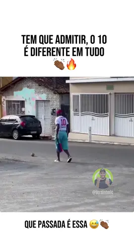 Reconheci de longe, é o 10 do time! 🤣⚽ Que passada de jogador foi essa? Rindo muito! 😂👏🏾 #jerdinhojc #FutebolHumor #ResenhaTotal #rindomuito 