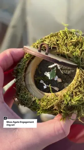 When your engagement ring is made by elves 🧝‍♀️💕 our Empire moss agate ring set will now be available in both 14k gold and silver! Stay tuned, shes coming this weekend ❤️  #mossagate #engagementring #fairycore #fantasyring #fairyengagementring #elfcore #mossagatering 