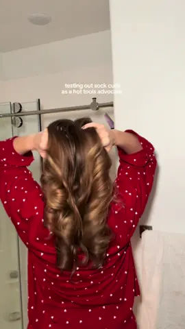 i dont know how to feel about these🧦✨ #sockcurls #sockhair #sockcurl #heatlesshair #heatlesshairstyles #hairstyles #hairtok #heatlesscurls #heatlesscurl #heatlessaves #heatlesscurlsovernight #heatlesscurlstutorial #heatlesshairstyletutorial #heatlesideas 