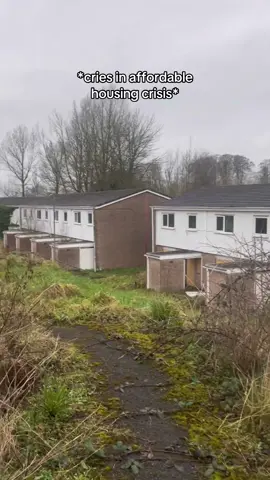 Forgot about this footage #urbex #urbexireland #ireland #northernirleand #abandoned #abandonedarmycamp #housingcrisis #armycamp #ghostestate #abandonedhousingestate 