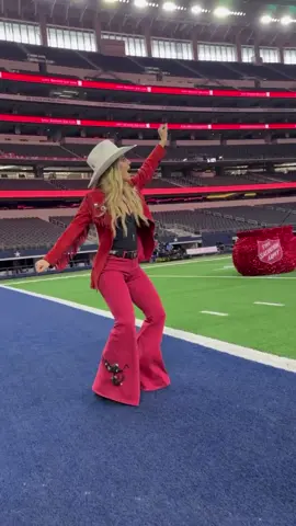 We’re gettin’ gameday ready over here y’all! Y’all tune in to the Cowboys vs. Giants game tomorrow to catch my halftime performance! 🏈 🔔 #redkettlekickoff #dallascowboys #thanksgiving 