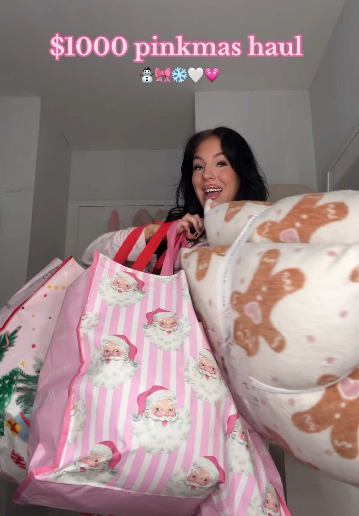 pinkmas shopping is my favourite 🎀❄️💗⛄️ #christmasshopping #haul #christmashaul 